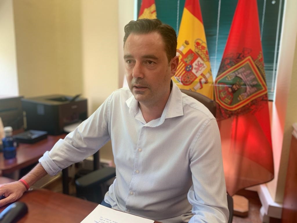 El alcalde de Burgos, Daniel de la Rosa, pide a la Junta de Castilla y León que haga obligatorio el uso de la mascarilla 